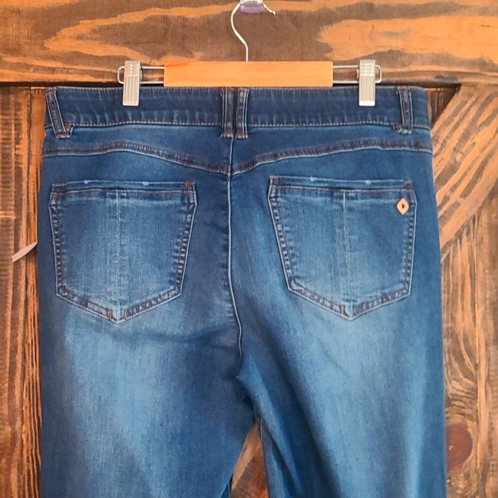 Jeans - Picture 2 of 3